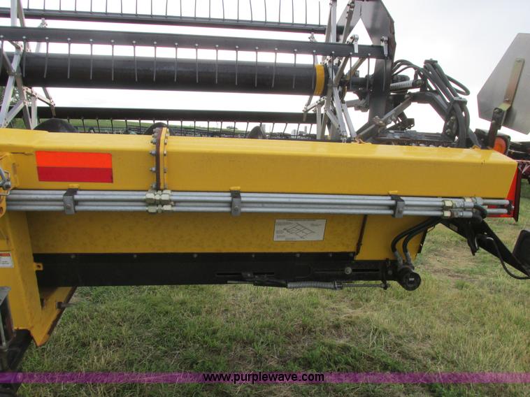 image for item A8736 2008 New Holland 94C draper head