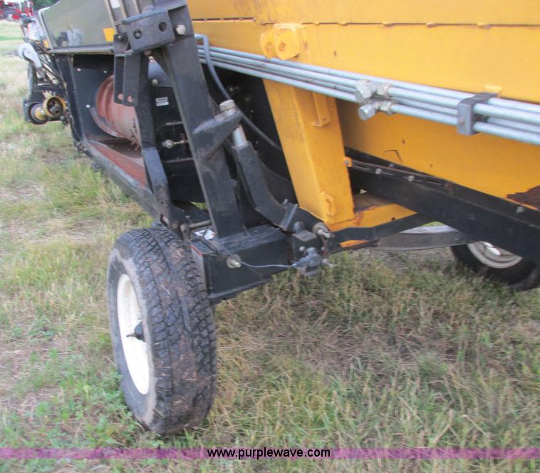image for item A8736 2008 New Holland 94C draper head