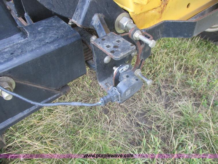 image for item A8736 2008 New Holland 94C draper head