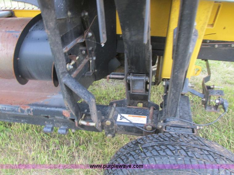 image for item A8736 2008 New Holland 94C draper head
