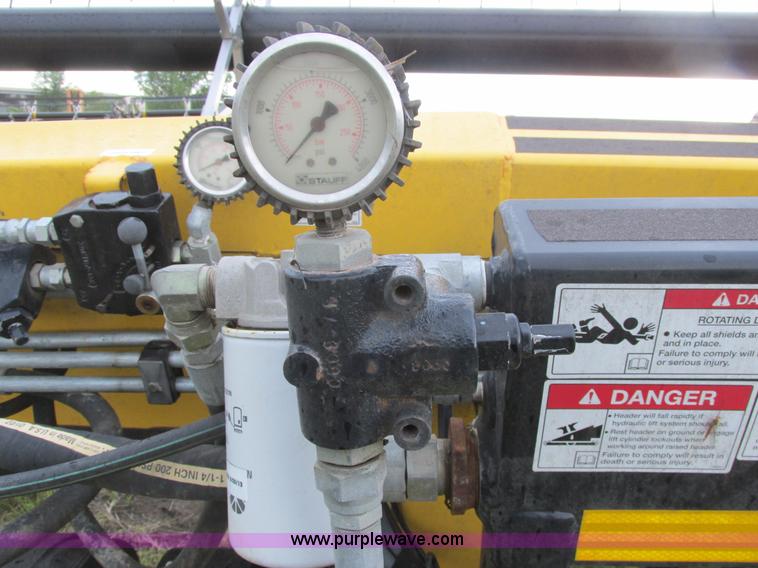 image for item A8736 2008 New Holland 94C draper head