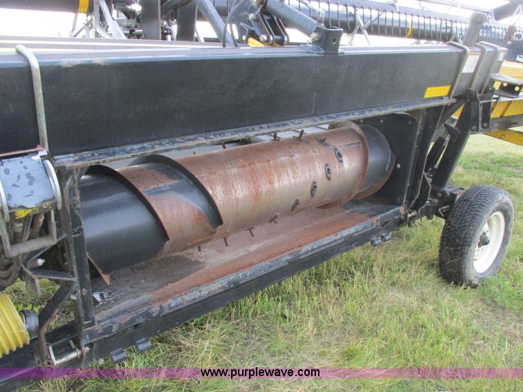 image for item A8736 2008 New Holland 94C draper head