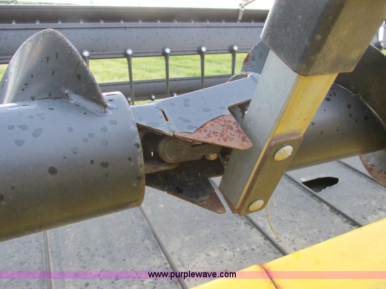 image for item A8736 2008 New Holland 94C draper head