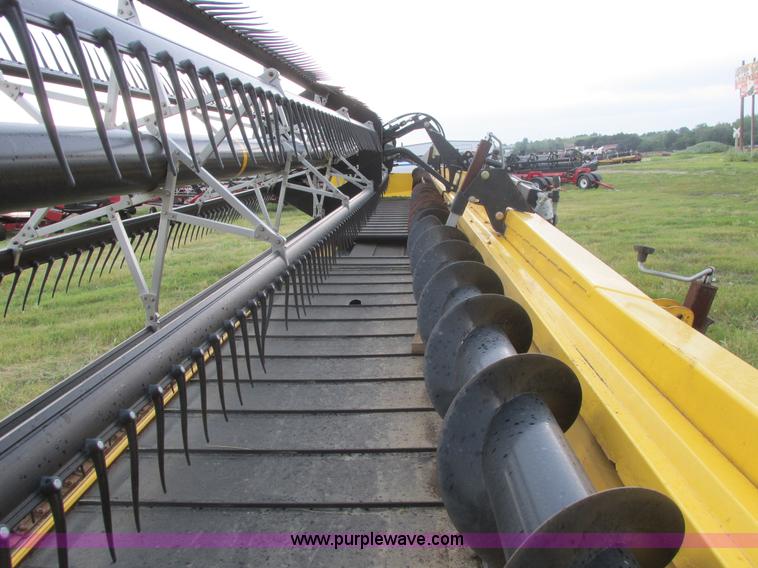image for item A8736 2008 New Holland 94C draper head