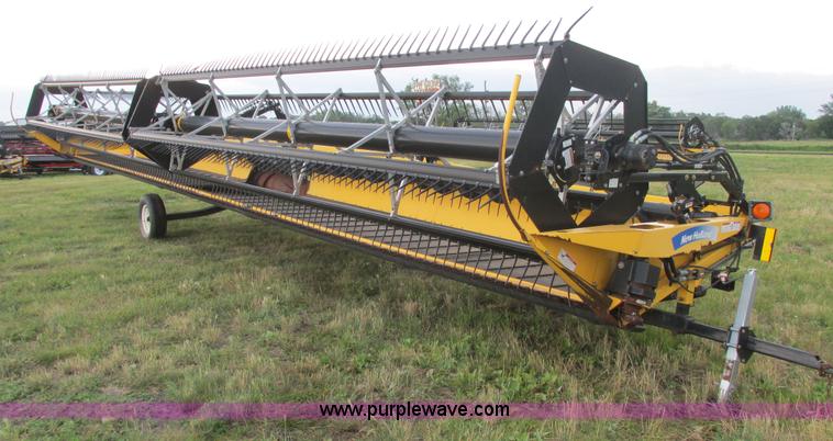 image for item A8737 2008 New Holland 94C draper head