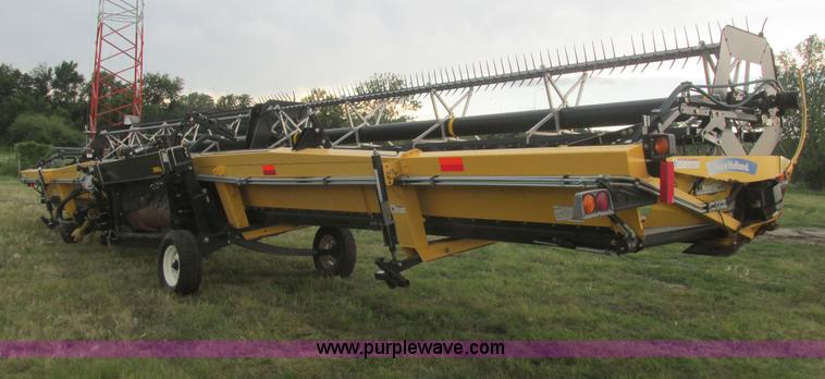 image for item A8737 2008 New Holland 94C draper head