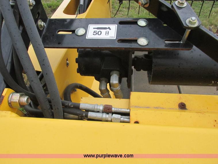 image for item A8737 2008 New Holland 94C draper head