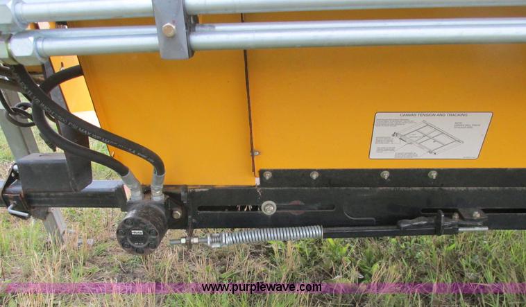 image for item A8737 2008 New Holland 94C draper head