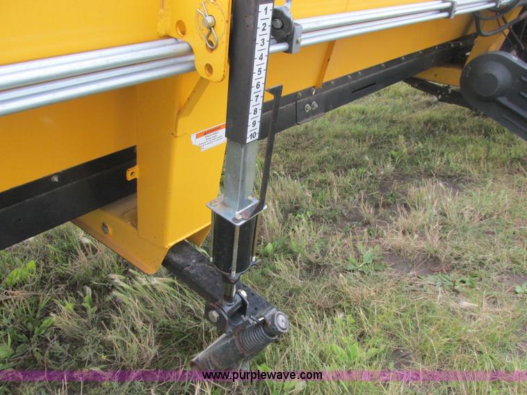 image for item A8737 2008 New Holland 94C draper head