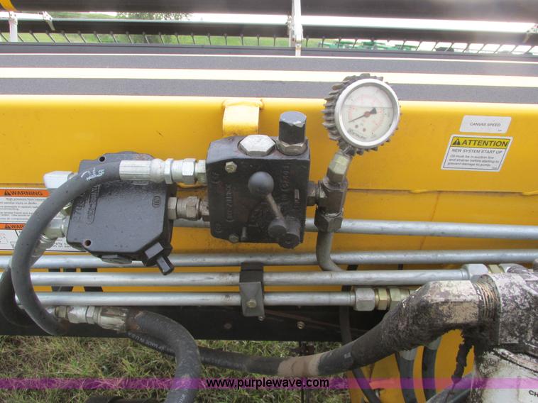 image for item A8737 2008 New Holland 94C draper head