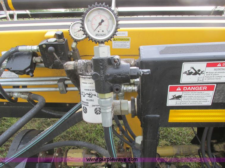 image for item A8737 2008 New Holland 94C draper head