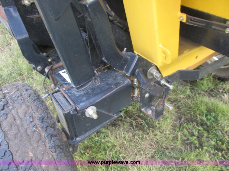 image for item A8737 2008 New Holland 94C draper head