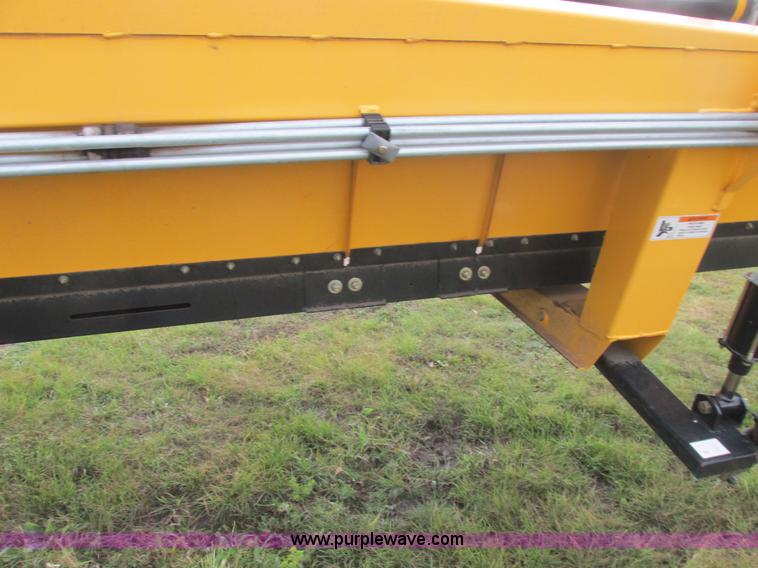 image for item A8737 2008 New Holland 94C draper head