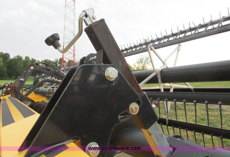 image for item A8737 2008 New Holland 94C draper head