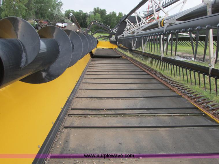 image for item A8737 2008 New Holland 94C draper head