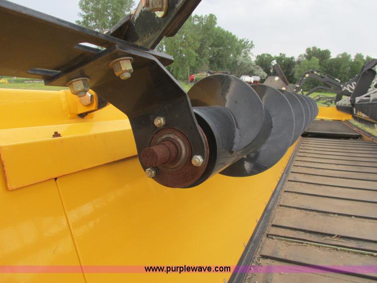 image for item A8737 2008 New Holland 94C draper head