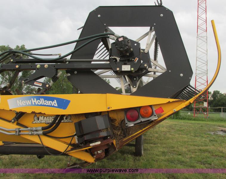 image for item A8737 2008 New Holland 94C draper head