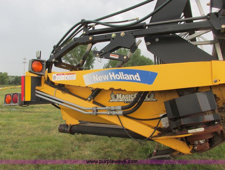 image for item A8737 2008 New Holland 94C draper head