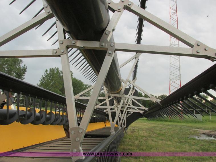 image for item A8737 2008 New Holland 94C draper head