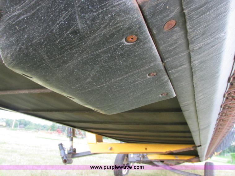 image for item A8737 2008 New Holland 94C draper head