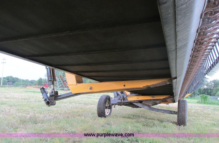 image for item A8737 2008 New Holland 94C draper head