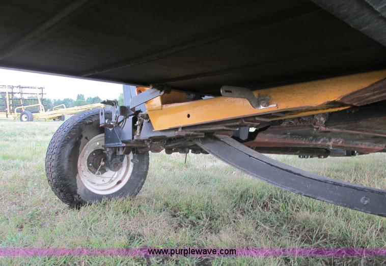 image for item A8737 2008 New Holland 94C draper head