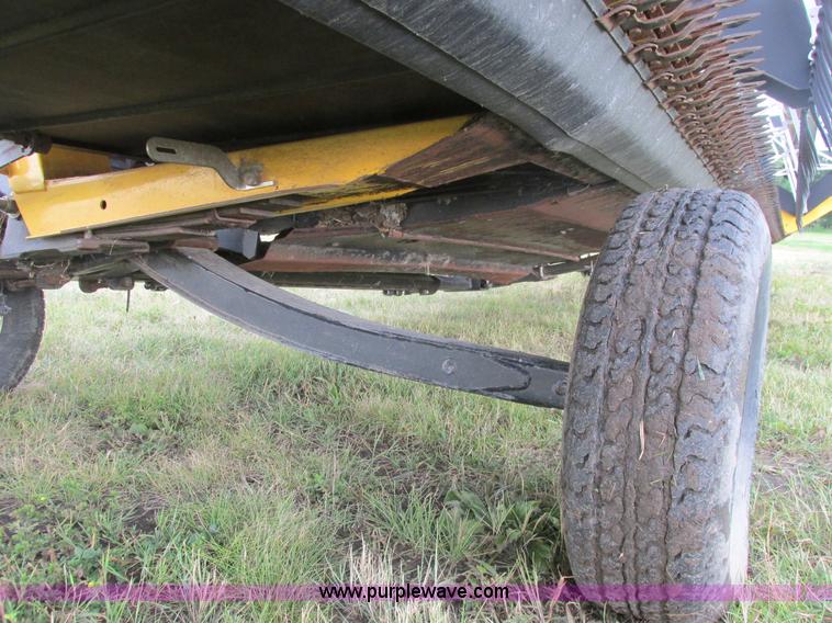 image for item A8737 2008 New Holland 94C draper head