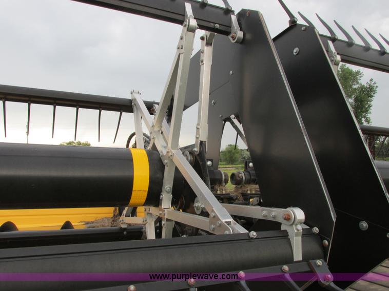 image for item A8737 2008 New Holland 94C draper head