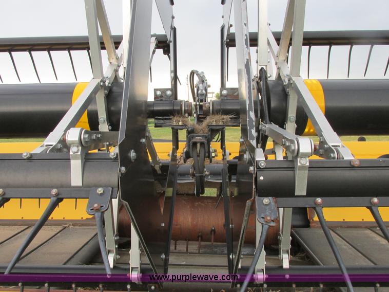 image for item A8737 2008 New Holland 94C draper head