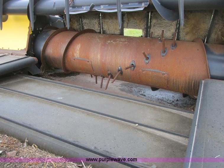 image for item A8737 2008 New Holland 94C draper head