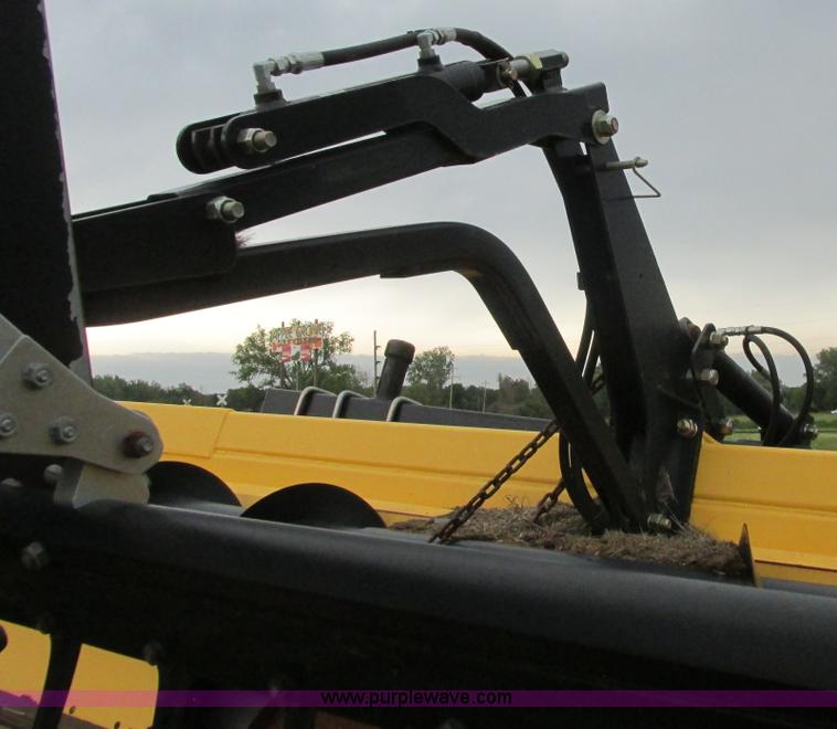 image for item A8737 2008 New Holland 94C draper head