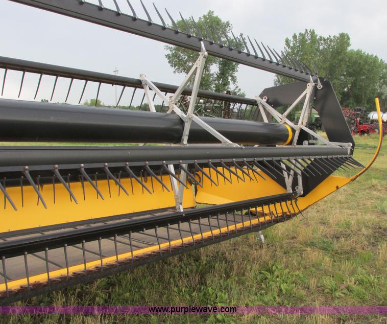 image for item A8737 2008 New Holland 94C draper head