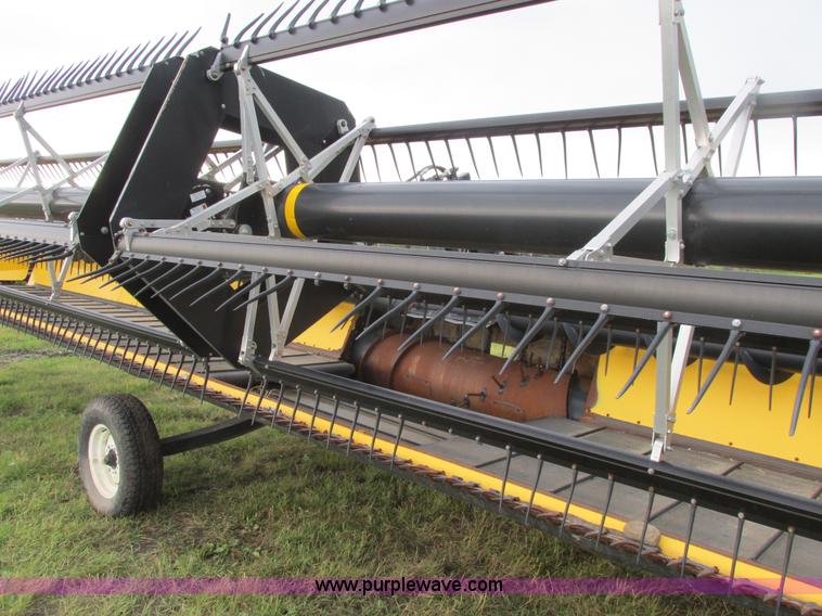 image for item A8737 2008 New Holland 94C draper head