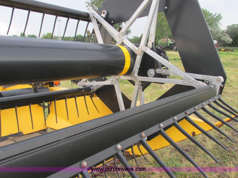 image for item A8737 2008 New Holland 94C draper head