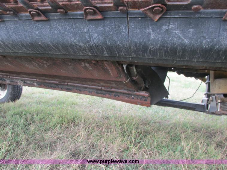 image for item A8737 2008 New Holland 94C draper head