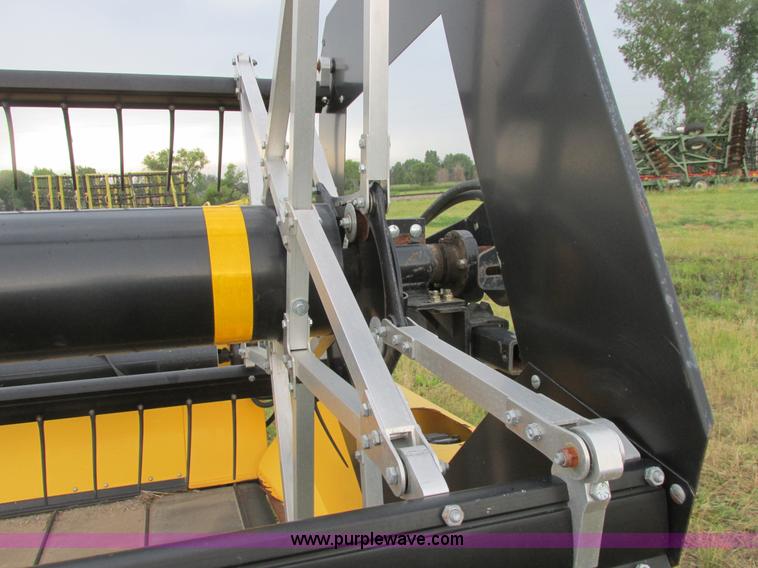 image for item A8737 2008 New Holland 94C draper head