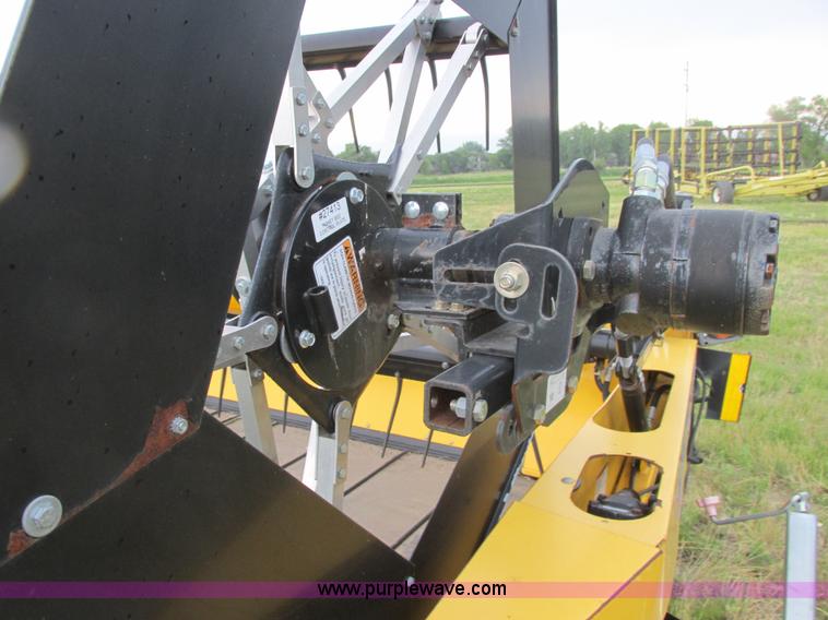 image for item A8737 2008 New Holland 94C draper head