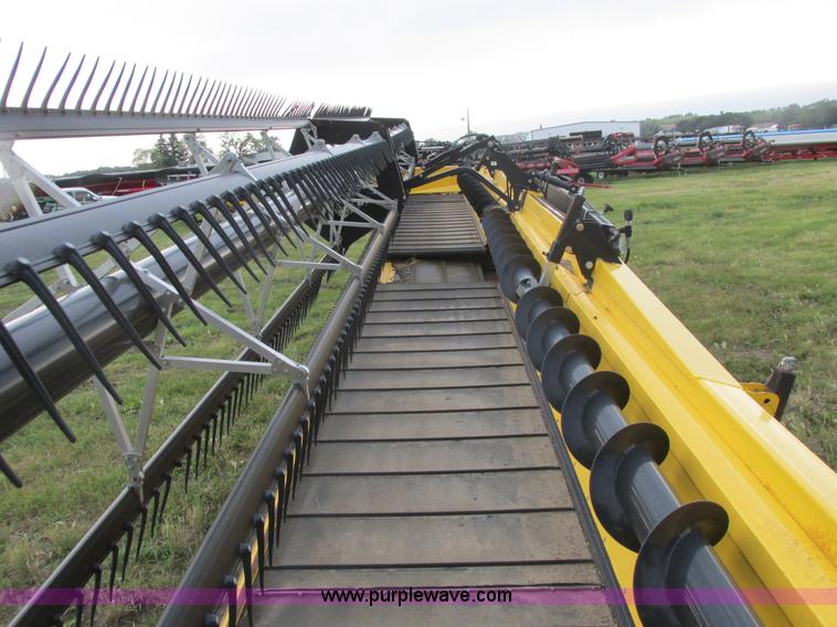 image for item A8737 2008 New Holland 94C draper head