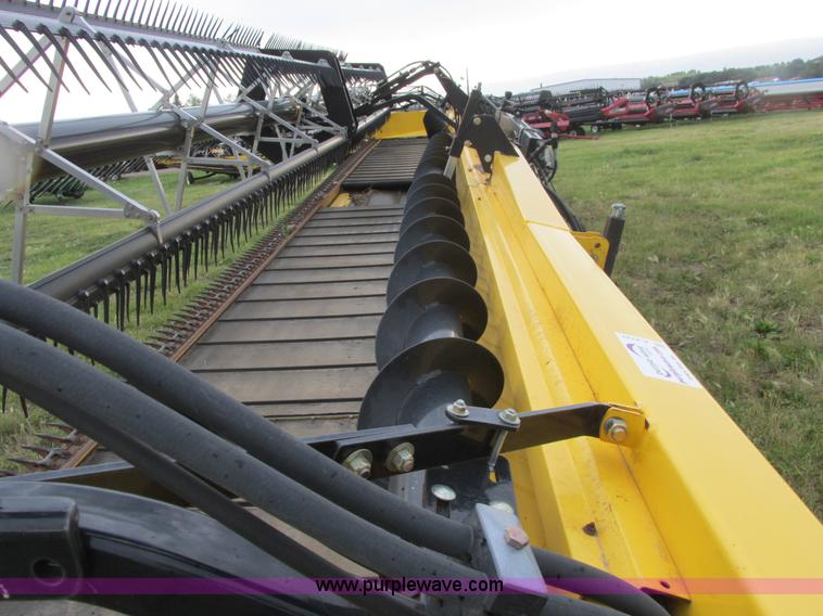 image for item A8737 2008 New Holland 94C draper head