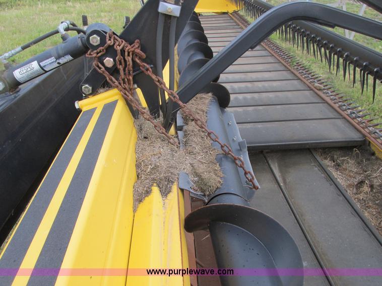 image for item A8737 2008 New Holland 94C draper head