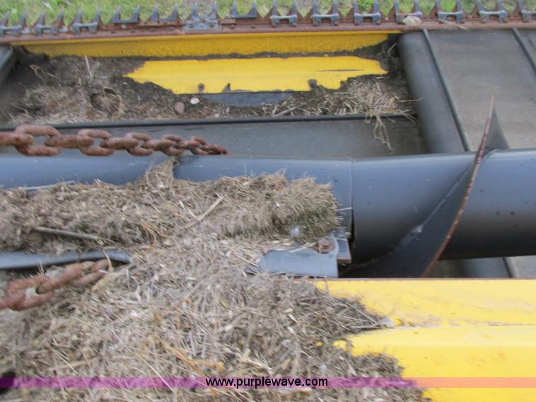 image for item A8737 2008 New Holland 94C draper head