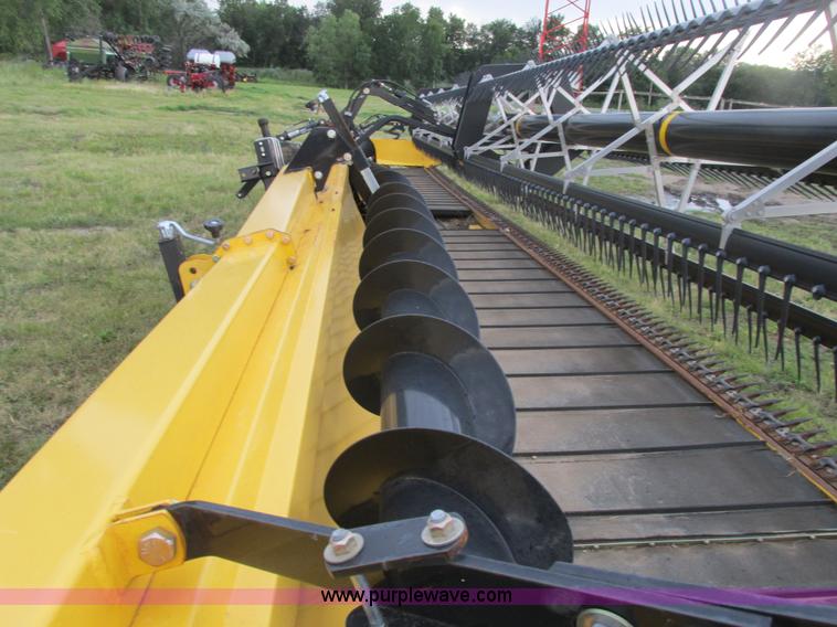 image for item A8737 2008 New Holland 94C draper head