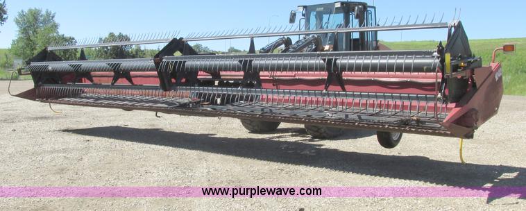 image for item A8738 1999 Case IH 1042 draper head