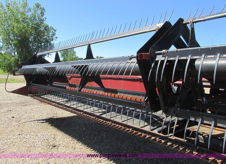 image for item A8738 1999 Case IH 1042 draper head