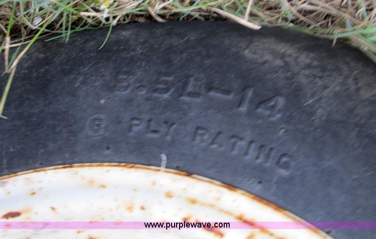 image for item A8738 1999 Case IH 1042 draper head