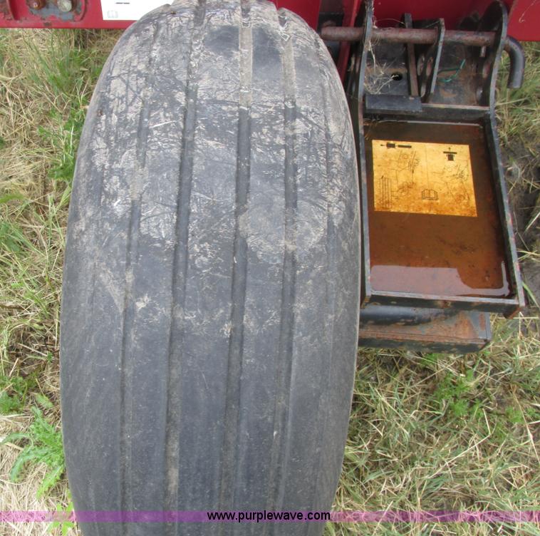 image for item A8738 1999 Case IH 1042 draper head