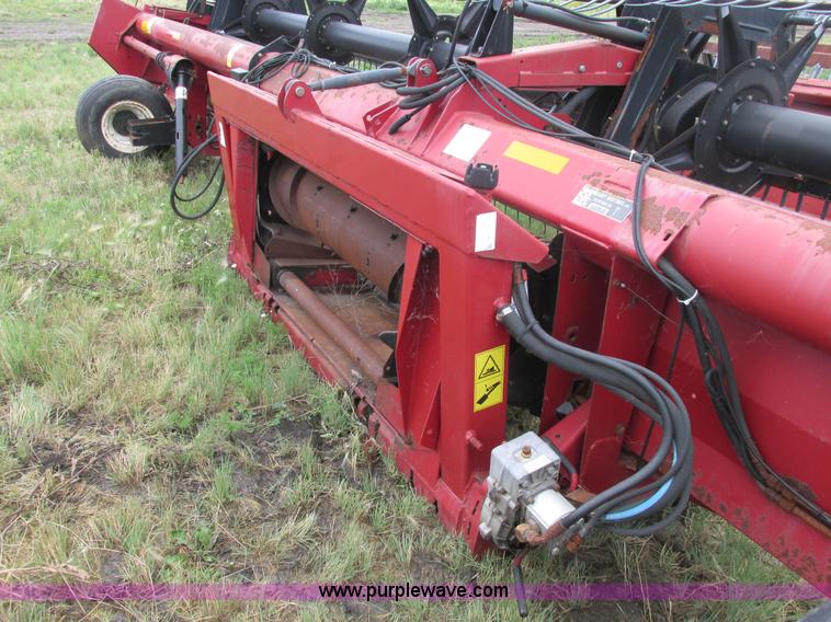 image for item A8738 1999 Case IH 1042 draper head