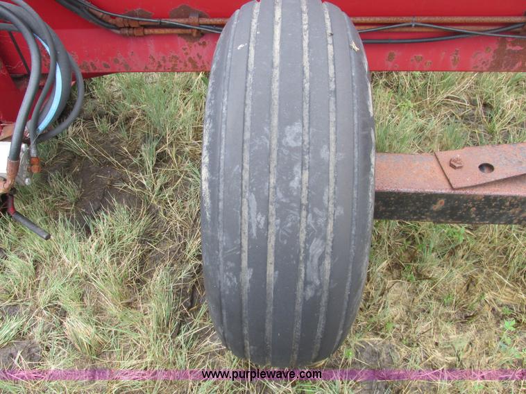 image for item A8738 1999 Case IH 1042 draper head