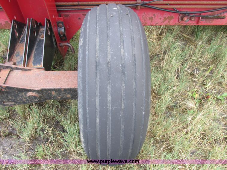 image for item A8738 1999 Case IH 1042 draper head