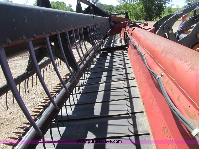 image for item A8738 1999 Case IH 1042 draper head
